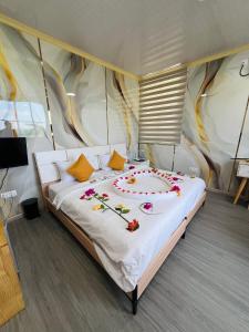 Postel nebo postele na pokoji v ubytování Fini Palace + 12 fotografií