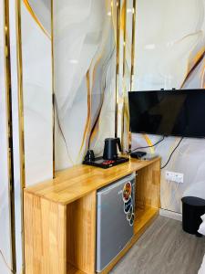 a room with a tv and a desk with a television at Fini Palace  +14 photos