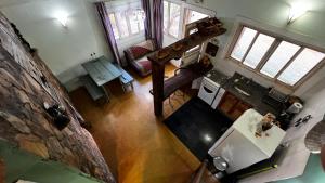 vista sul soffitto di una cucina e di un soggiorno di Pousada Dubreu a Santana do Riacho