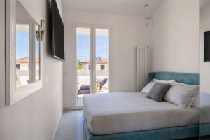 Ένα ή περισσότερα κρεβάτια σε δωμάτιο στο Elegant Villa With Pool & Jacuzzi +45 φωτογραφίες