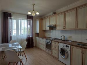 Kuchyň nebo kuchyňský kout v ubytování ЖК Центральний біля Авангарду