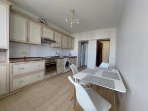 Kuchyň nebo kuchyňský kout v ubytování ЖК Центральний біля Авангарду + 4 fotografie