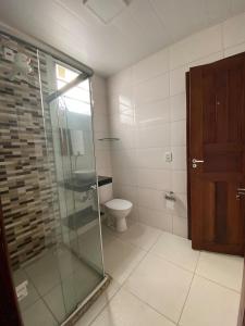 Et badeværelse på Functional and well-located COP30 apartment