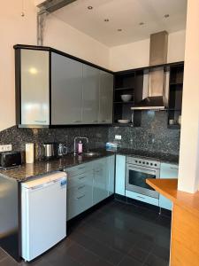 Dapur atau dapur kecil di Schöne Ferienwohnung mit Seeblick