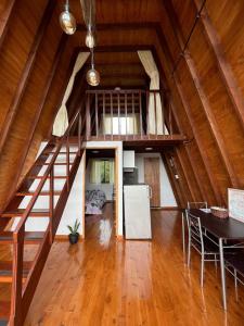 a living room with a staircase in a wooden house at Pazionart Chalets in Santa Elena