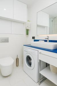 Et badeværelse på Luxury Living Orbi City Batumi + 19 billeder