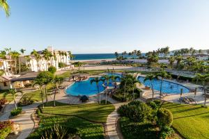 eine Luftaufnahme eines Resorts mit Pool und Meer in der Unterkunft Las Mañanitas LM E3302 in San José del Cabo