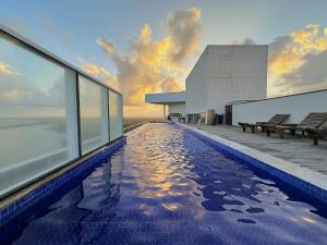 a swimming pool on the roof of a building at Boho Luxo Sunset | Hidro, Alexa Top de linha & + in Recife