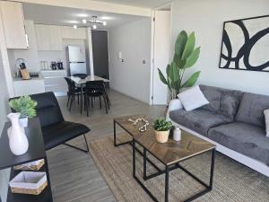 Kuchyň nebo kuchyňský kout v ubytování HOM I 2D2B Frente al Mall Antofagasta I Piscina PNM 109