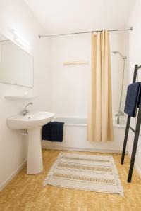 a white bathroom with a sink and a shower at Parking gratuit, piscine intérieur vue panoramique in Heist