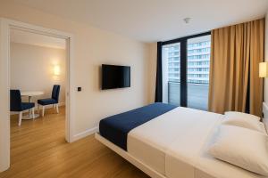En eller flere senge i et værelse på Luxury Living Orbi City Batumi