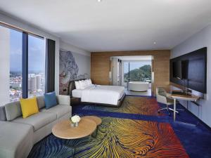 TV/trung tâm giải trí tại Novotel Marina Sriracha
