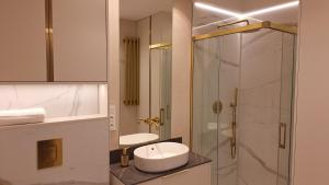 Ένα μπάνιο στο Apartament Premium z jacuzzi nad Zegrzem +21 φωτογραφίες