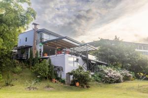 a house on a hill with a view of it at Hotel Bania travels in Guatapé