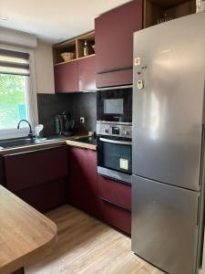 Kuchyň nebo kuchyňský kout v ubytování Moulin de la jalousie