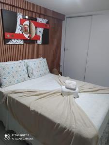 a large bed in a room with avertisement at Israel Flat 413 Tambau in Tambaú +4 photos
