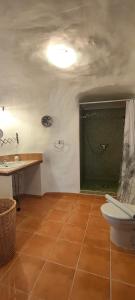 Ένα μπάνιο στο Negratin Casa Cueva