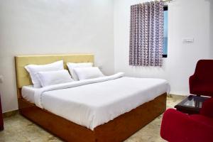 Ένα ή περισσότερα κρεβάτια σε δωμάτιο στο nahargrah villa