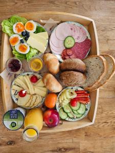 Makanan di atau berdekatan apartmen