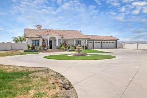 a house with a fountain in the middle of a driveway at 4BR LUXURY ENTERTAINMENT OASIS in Tracy