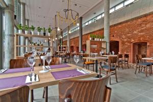 Reštaurácia alebo iné gastronomické zariadenie v ubytovaní Hotel Forza