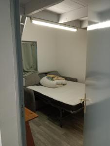 a room with a bed in a room with a mirror at Appart campement in Saint-Brieuc