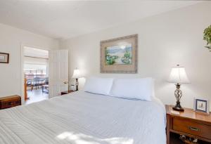 Postel nebo postele na pokoji v ubytování Oceanview pet-friendly condo