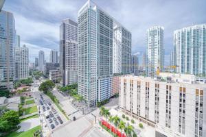 マイアミにあるStunning views - Icon Brickellの高層ビルが立ち並ぶ都市の航空写真