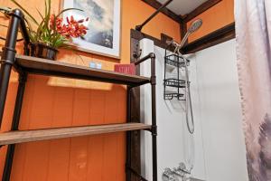 Foto sihtkohas Snowshoe asuva majutusasutuse Leatherbark 203B 2BR 2BA Renovated Spacious Fireplace Close to Village galeriist +67 fotot