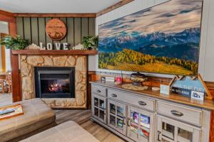 Istumisnurk majutusasutuses Leatherbark 203B 2BR 2BA Renovated Spacious Fireplace Close to Village