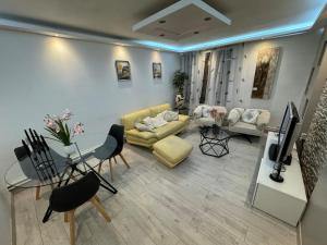 a living room with a couch and a television at Appartement lumineux centre in Beauvais