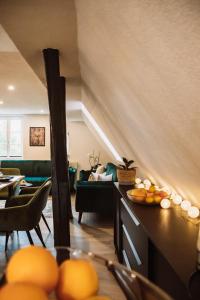 a living room with a couch and a table at Ferienwohnung Ella in Dinkelsbühl