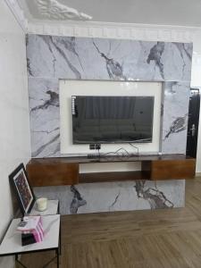 Μια τηλεόραση ή/και κέντρο ψυχαγωγίας στο Ornano Home