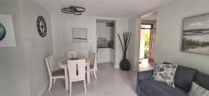 Khu vực ghế ngồi tại Beachview 1 Bedroom 4 at Sandcastles