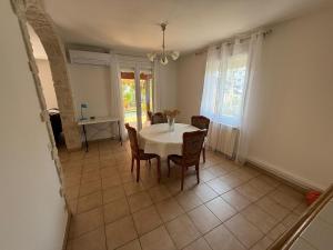 Φωτογραφία από το άλμπουμ του Family Apartment by the Sea with Garden σε La Londe-les-Maures +11 φωτογραφίες