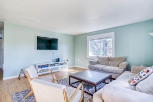 TV a/nebo společenská místnost v ubytování Shore Thing - Meredith Lodging