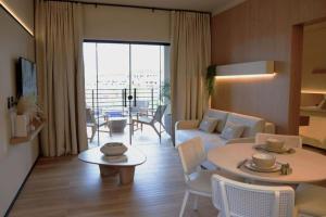 a living room with a couch and a table at Morro dos Anjos Águas Quentes Hotel Resort in Bandeirantes