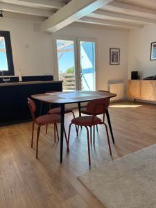 a table and chairs in a living room at Bellis in Mortagne-sur-Gironde