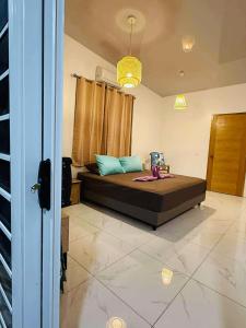 Ένα ή περισσότερα κρεβάτια σε δωμάτιο στο Vaihi's Garden