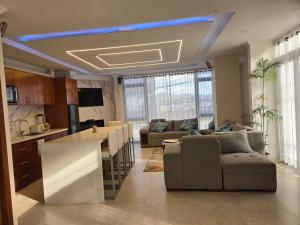 a kitchen and living room with a couch and a table at La suite del ensueño in Cuenca