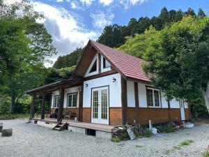 a small house with a roof on a gravel yard at Yudensya - Vacation STAY 00050v in Kiyohashi