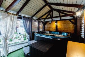 a room with a hot tub in a room with a window at Premium Central Apartments - with jacuzzi and private terrace in Râmnicu Vâlcea