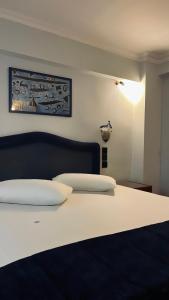 Postel nebo postele na pokoji v ubytování Alfa Hotel