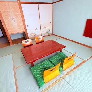 a small room with a table and two chairs at Minpaku Gozamisaki - Vacation STAY 23481v in Goza