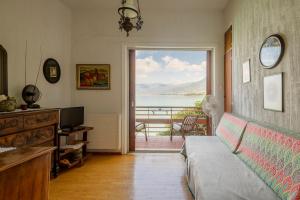 Μια τηλεόραση ή/και κέντρο ψυχαγωγίας στο Nikos Panagiotareas House