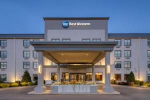 a rendering of the front of a best western hotel at Best Western Byron Center in Byron Center