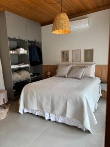 Postel nebo postele na pokoji v ubytování Casa de Campo em Secretário, Charme e tranquilidade