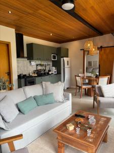 Kuchyň nebo kuchyňský kout v ubytování Casa de Campo em Secretário, Charme e tranquilidade