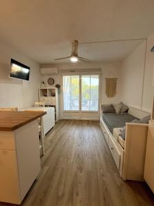 Η κουζίνα ή μικρή κουζίνα στο Studio 4pers rénové avec jardin et place privée