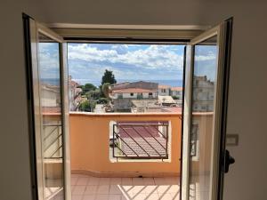 an open window with a view of a city at Kalon Eidos, il magico posto della Calabria Jonica in Condofuri Marina